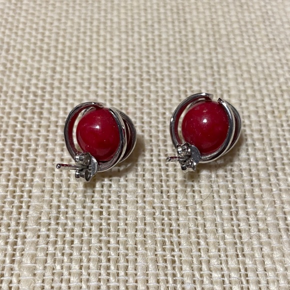 Elegant vintage sterling Silver and Red Stud Earrings - Picture 11 of 15